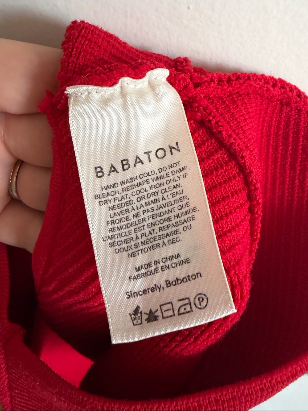 Aritzia Babaton Cherry Red Sculptknit Deep V-Neck Cropped Top size XXS EUC - Picture 4 of 5